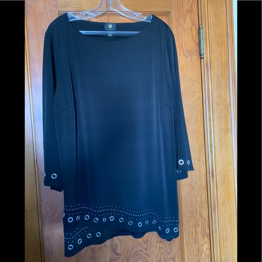 JM Collection black jersey shirt with eyelets. XXL